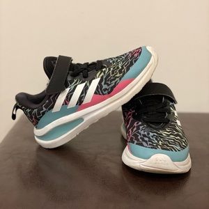 Adidas shoes kids size 10k Good condition